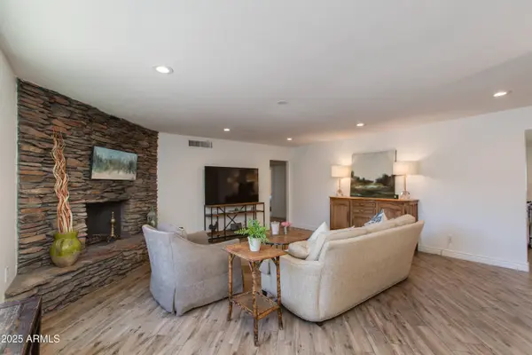 3020 E MISSION Lane, Phoenix, AZ 85028