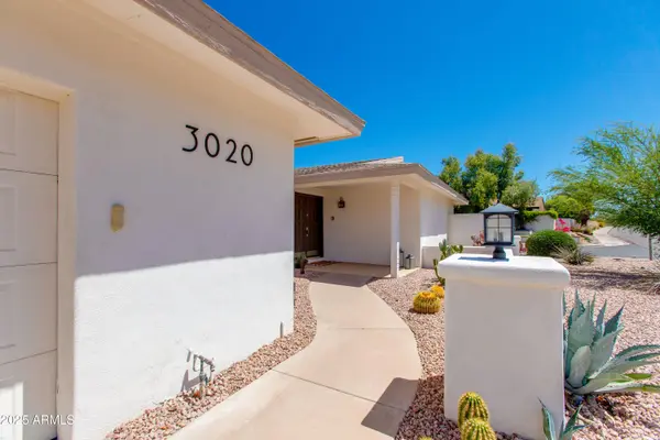 3020 E MISSION Lane, Phoenix, AZ 85028