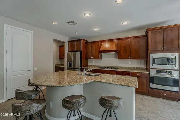 3849 E MATTHEW Drive, Phoenix, AZ 85050