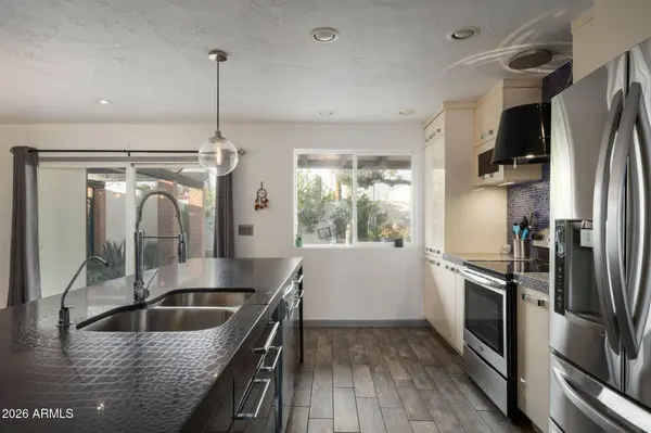 3015 E WELDON Avenue, Phoenix, AZ 85016