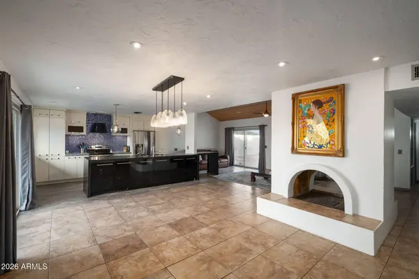 3015 E WELDON Avenue, Phoenix, AZ 85016