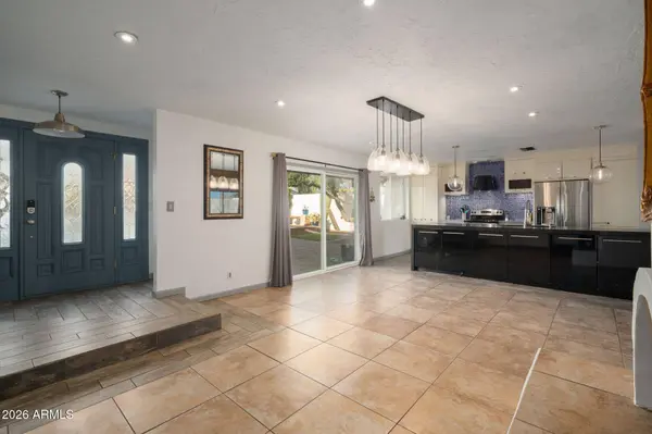 3015 E WELDON Avenue, Phoenix, AZ 85016