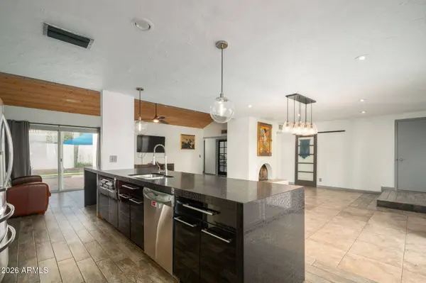 3015 E WELDON Avenue, Phoenix, AZ 85016