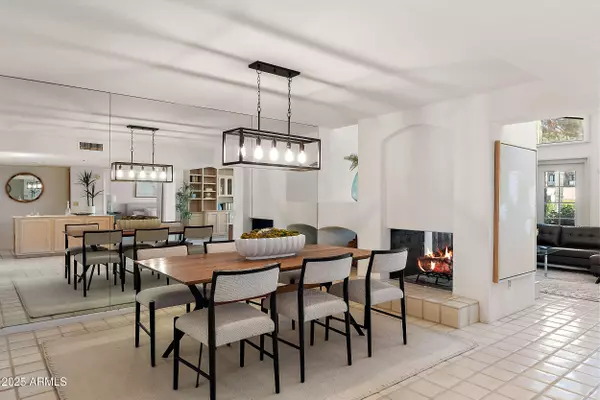 2626 E ARIZONA BILTMORE Circle #20, Phoenix, AZ 85016