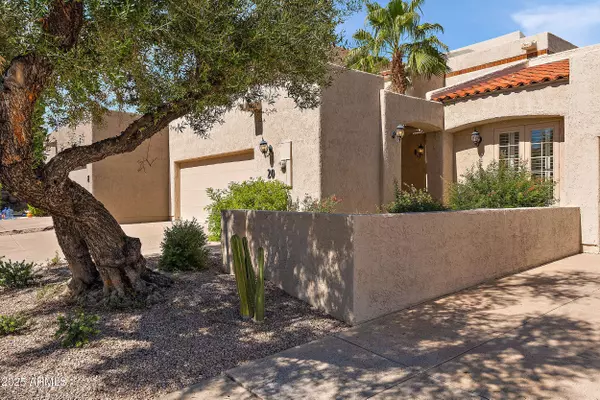 2626 E ARIZONA BILTMORE Circle #20, Phoenix, AZ 85016