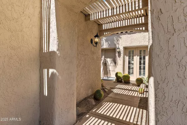 2626 E ARIZONA BILTMORE Circle #20, Phoenix, AZ 85016