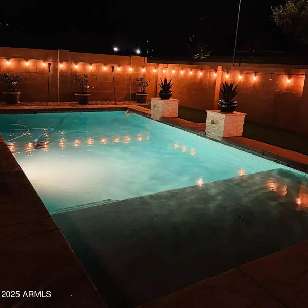 9446 W QUAIL Avenue, Peoria, AZ 85382