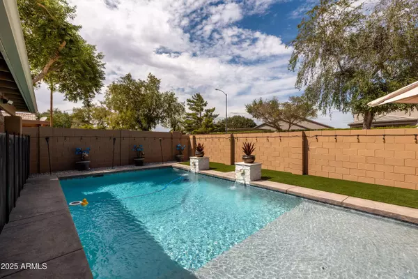 9446 W QUAIL Avenue, Peoria, AZ 85382
