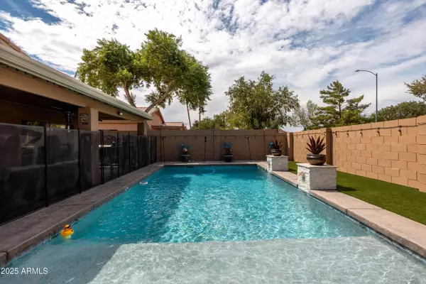 9446 W QUAIL Avenue, Peoria, AZ 85382