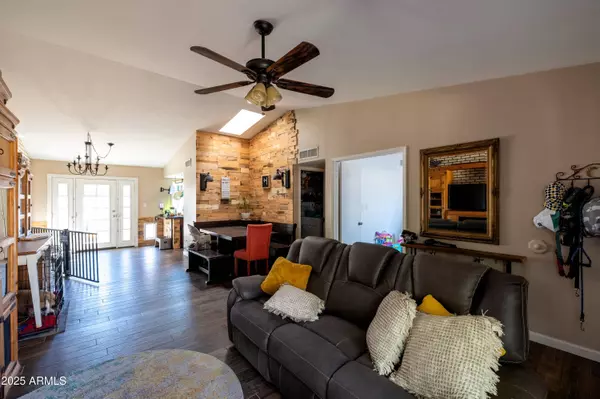 5209 W PALO VERDE Avenue, Glendale, AZ 85302