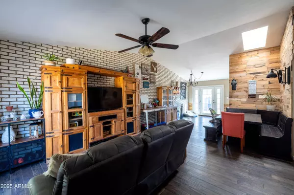 5209 W PALO VERDE Avenue, Glendale, AZ 85302