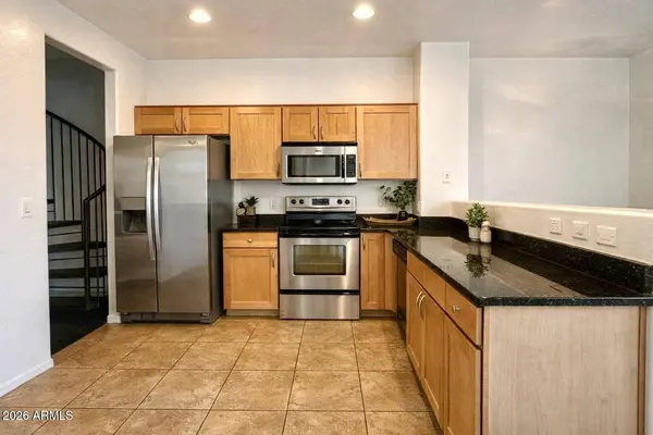 2264 E HUNTINGTON Drive, Phoenix, AZ 85040