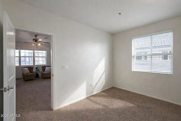 2264 E HUNTINGTON Drive, Phoenix, AZ 85040