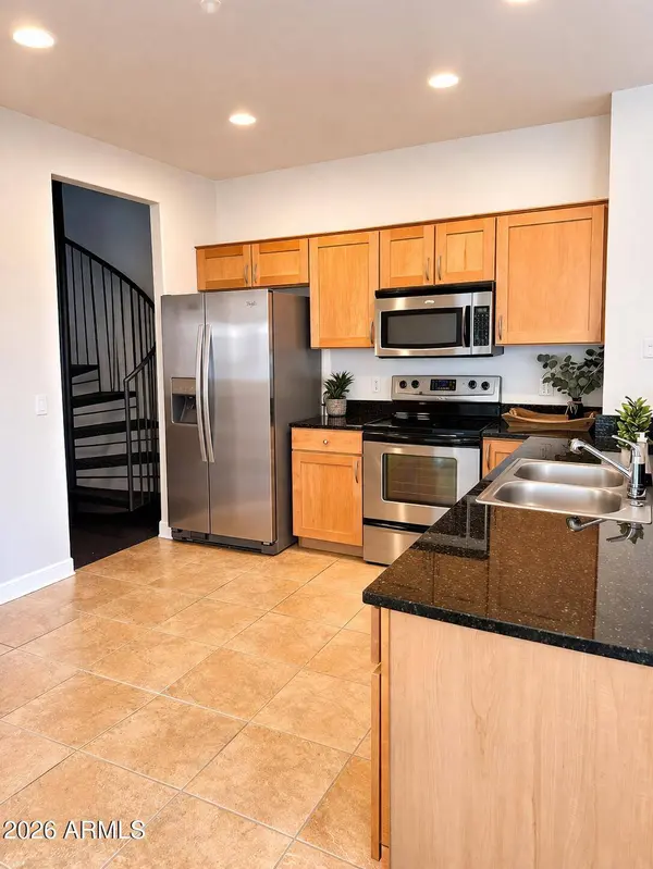 2264 E HUNTINGTON Drive, Phoenix, AZ 85040