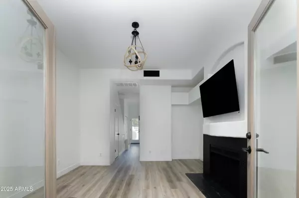 4955 E INDIAN SCHOOL Road #5, Phoenix, AZ 85018