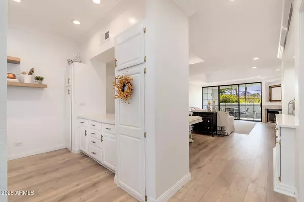 902 W GLENDALE Avenue #215, Phoenix, AZ 85021