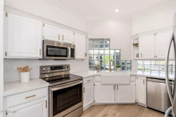 902 W GLENDALE Avenue #215, Phoenix, AZ 85021