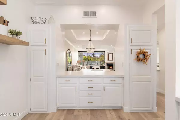 902 W GLENDALE Avenue #215, Phoenix, AZ 85021