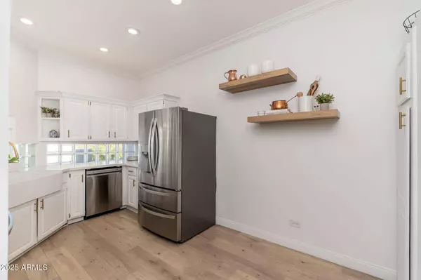 902 W GLENDALE Avenue #215, Phoenix, AZ 85021