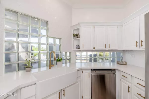 902 W GLENDALE Avenue #215, Phoenix, AZ 85021