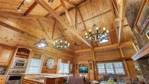 1624 Kays Point RD, Four Seasons, MO 65049