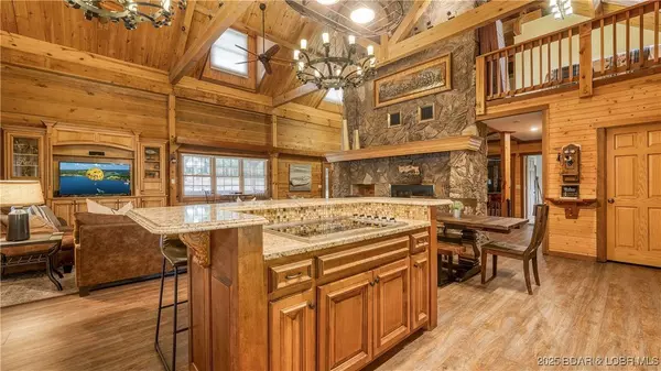 1624 Kays Point RD, Four Seasons, MO 65049