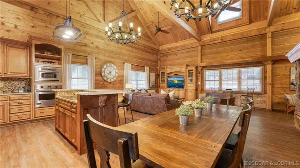 1624 Kays Point RD, Four Seasons, MO 65049