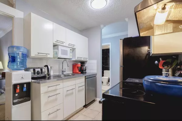 1640 W 11th AVE #201, Vancouver, BC V6J 2B9