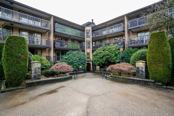 9847 Manchester DR #319, Burnaby, BC V3N 4P4