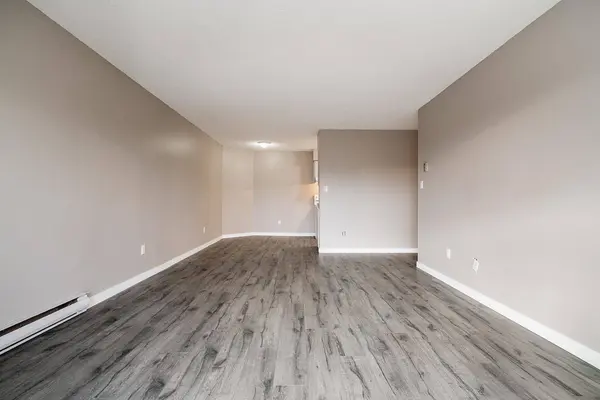 9847 Manchester DR #319, Burnaby, BC V3N 4P4