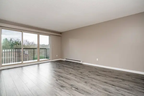 9847 Manchester DR #319, Burnaby, BC V3N 4P4