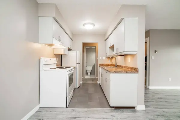 9847 Manchester DR #319, Burnaby, BC V3N 4P4