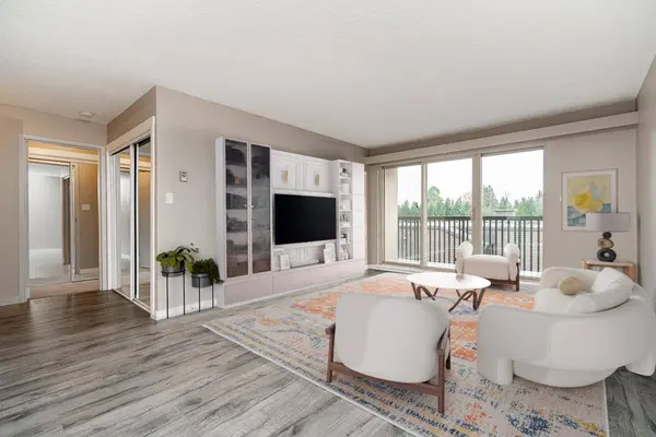 9847 Manchester DR #319, Burnaby, BC V3N 4P4