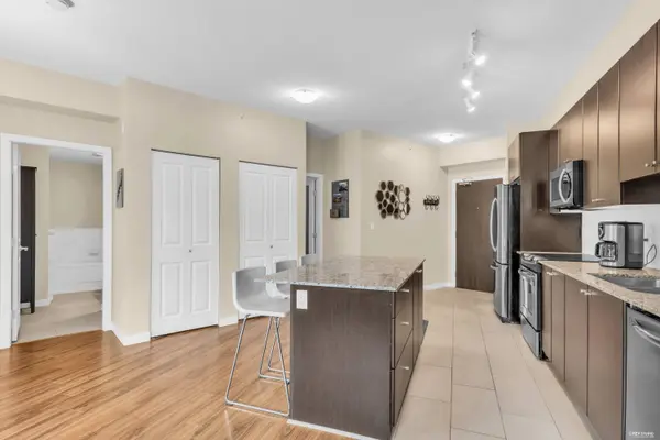 265 Ross DR #402, New Westminster, BC V3L 0C8