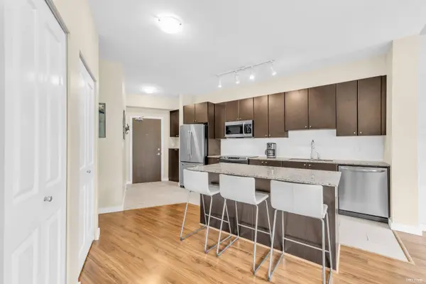 265 Ross DR #402, New Westminster, BC V3L 0C8