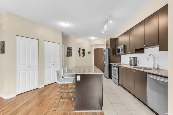 265 Ross DR #402, New Westminster, BC V3L 0C8