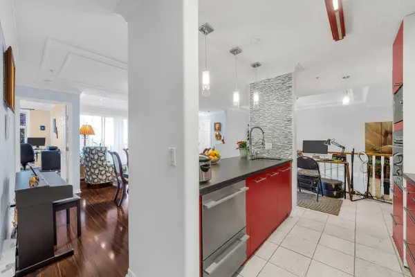 3176 Plateau BLVD #210, Coquitlam, BC V3E 3J2