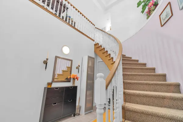 3176 Plateau BLVD #210, Coquitlam, BC V3E 3J2