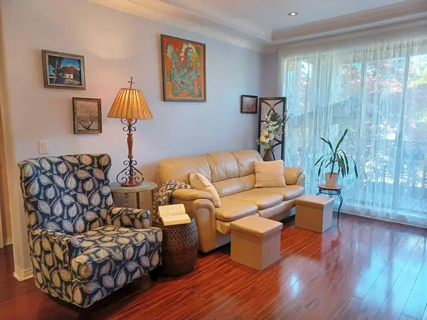 3176 Plateau BLVD #210, Coquitlam, BC V3E 3J2