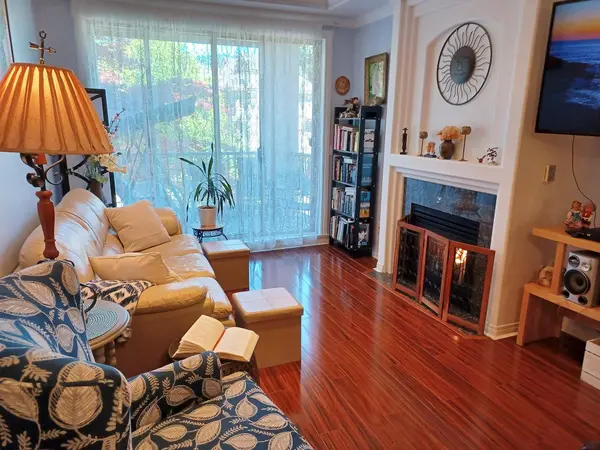 3176 Plateau BLVD #210, Coquitlam, BC V3E 3J2
