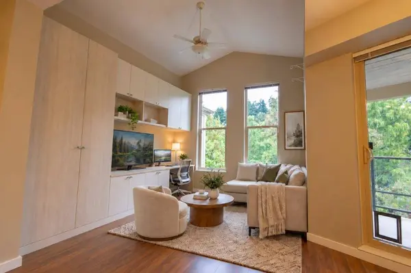 265 Ross DR #402, New Westminster, BC V3L 0C8