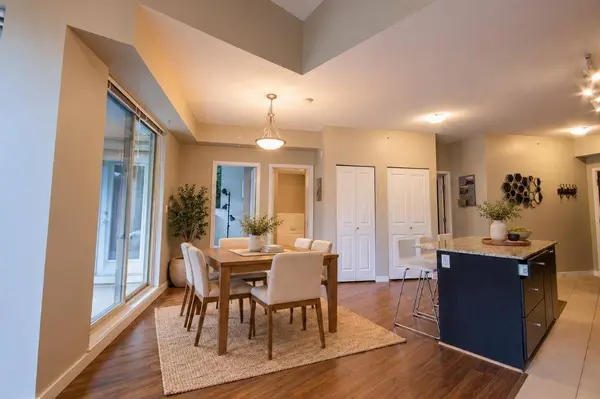 265 Ross DR #402, New Westminster, BC V3L 0C8