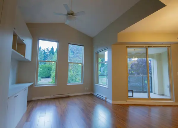 265 Ross DR #402, New Westminster, BC V3L 0C8