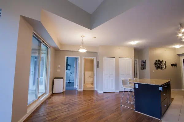 265 Ross DR #402, New Westminster, BC V3L 0C8