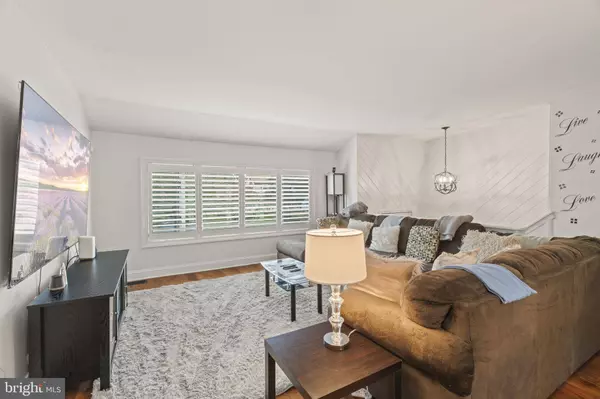 24 LAMPPOST LN, Somerdale, NJ 08083