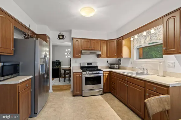 211 SWEDESBORO AVE, Gibbstown, NJ 08027
