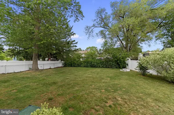 211 SWEDESBORO AVE, Gibbstown, NJ 08027