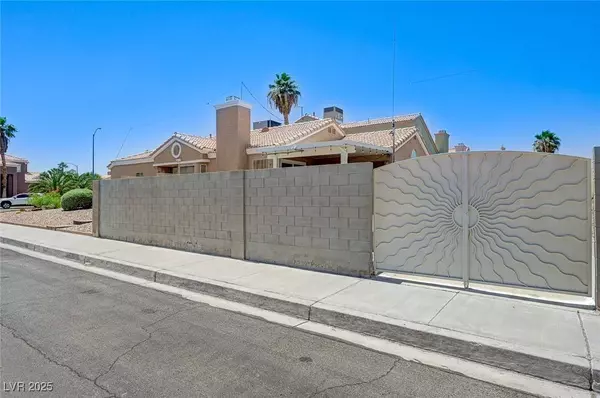 7019 Shadow Crest DR, Las Vegas, NV 89119