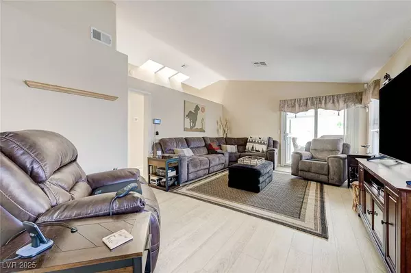 7019 Shadow Crest DR, Las Vegas, NV 89119