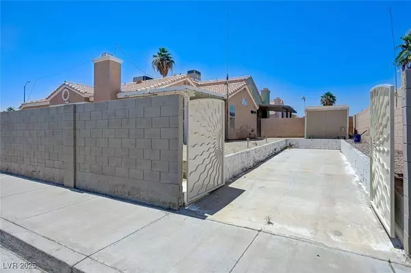 7019 Shadow Crest DR, Las Vegas, NV 89119